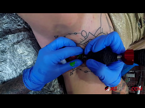 ❤️ Umntu oshushu kakhulu onetattoo uSully Savage wafumana umvambo kwiclitoris yakhe ❤❌  kumanyala xh.nastypornpics-com.ru ️❤
